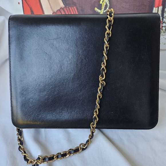 EUC vintage Chanel gold chain purse - Picture 4 of 17